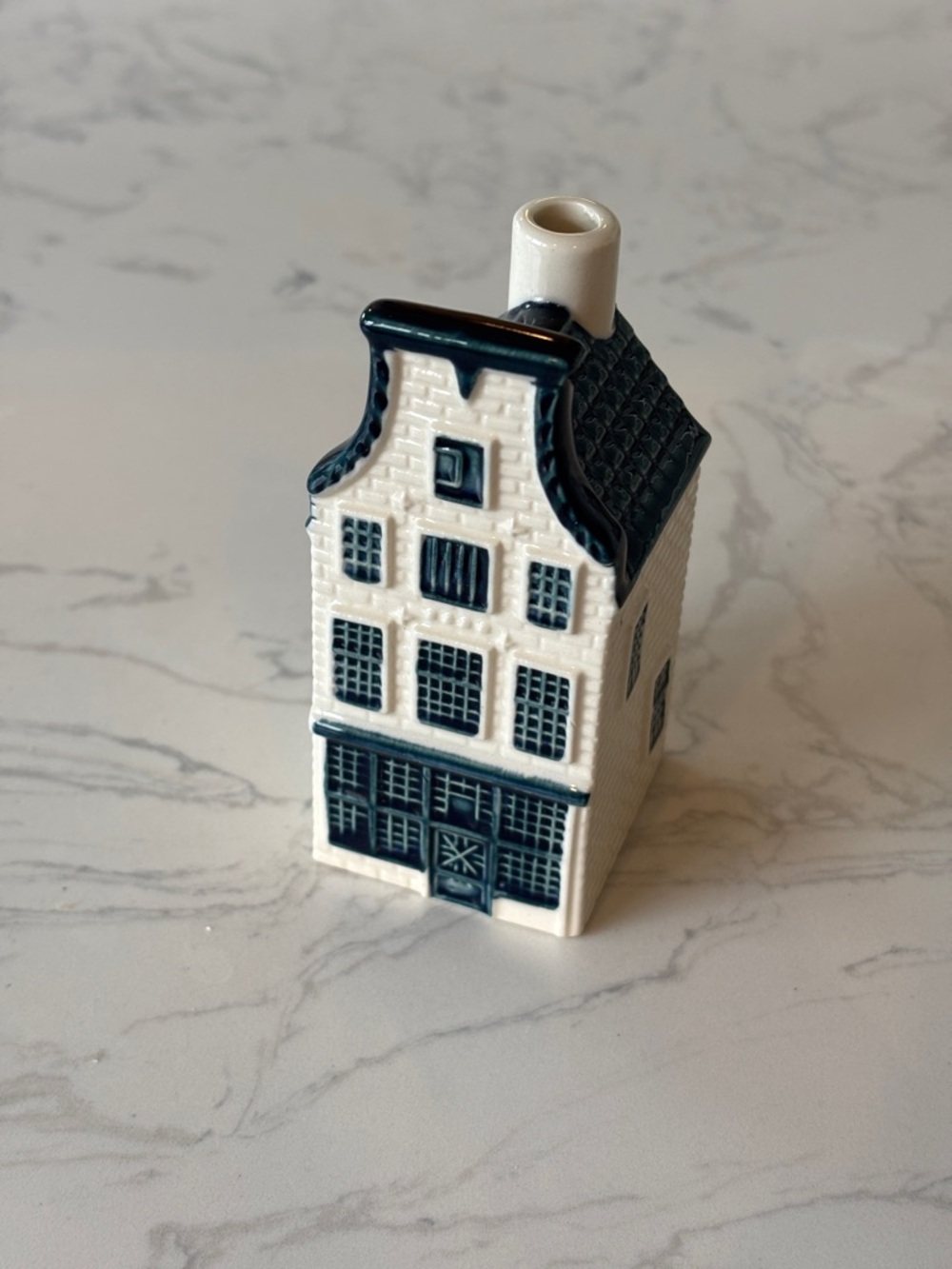 KLM #23 Blue Delft House by BOLS
